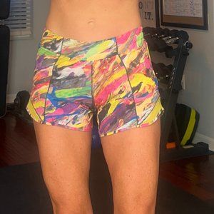 Lululemon Hotty Hot Low-Rise Lined Short 4", Size 4, Bright multi-colored